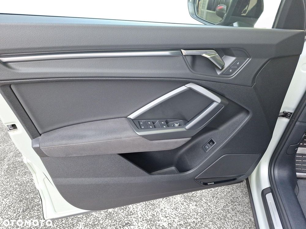 Audi Q3 RS S tronic - 14