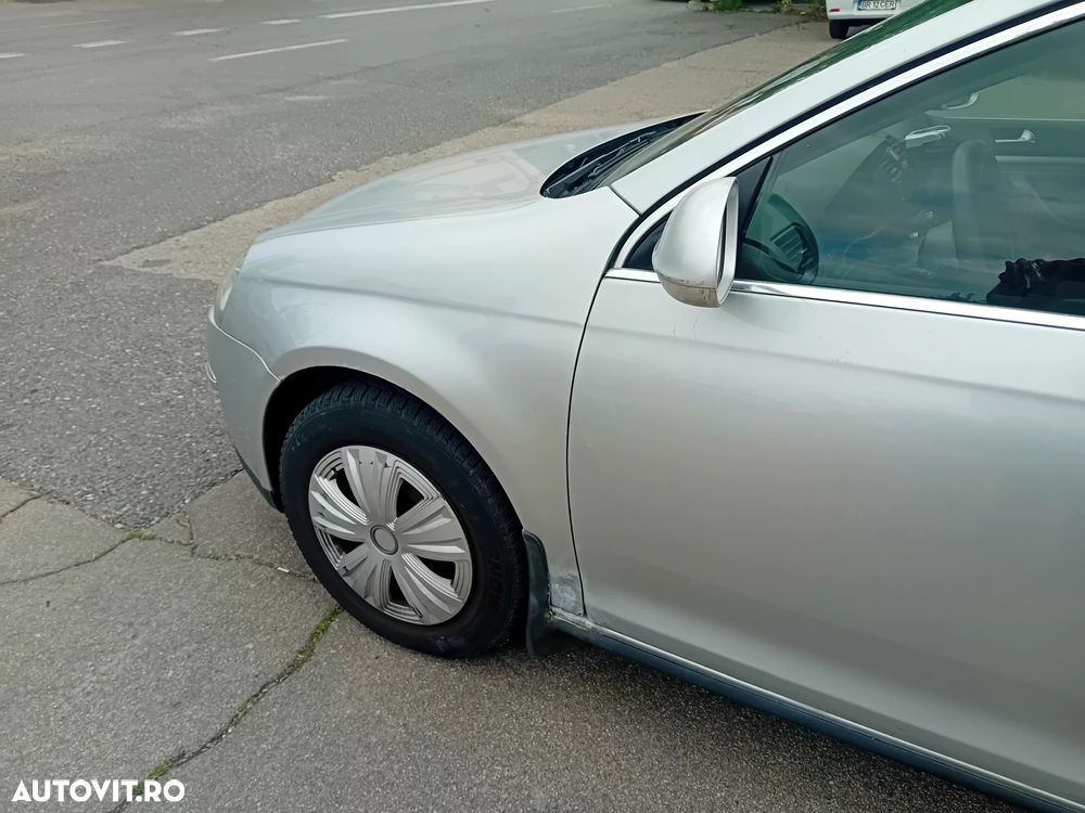Volkswagen Jetta 2.0 TDI Comfortline - 4