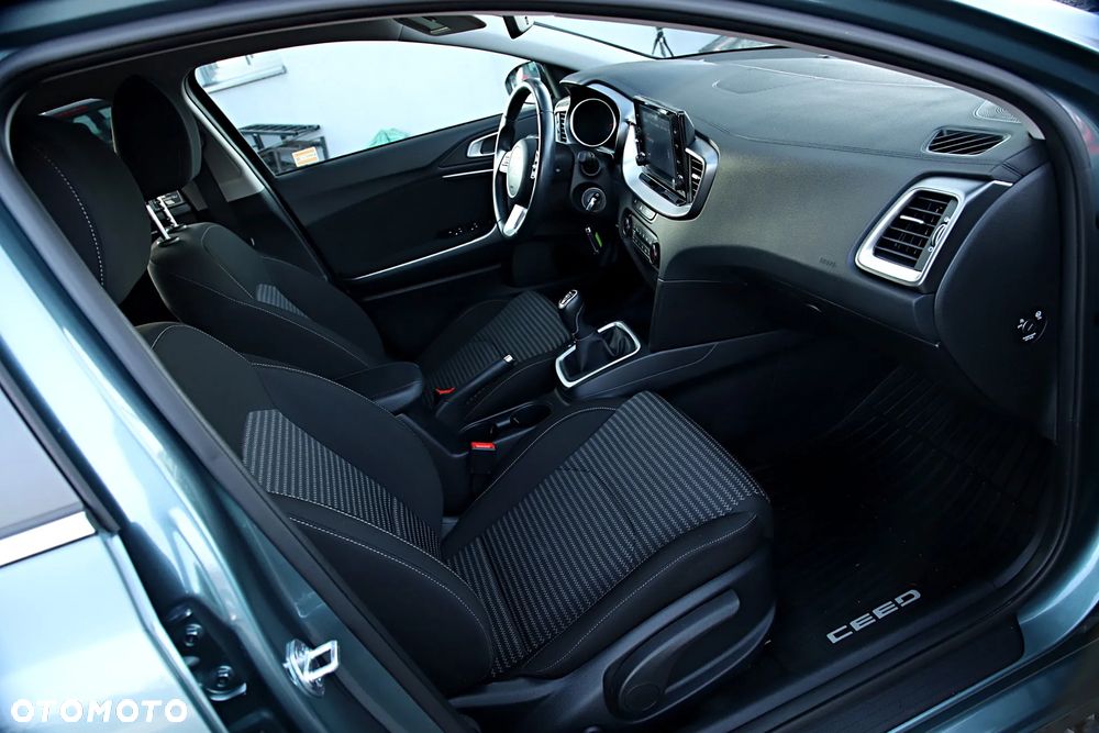 Kia Ceed 1.5 T-GDI M - 29