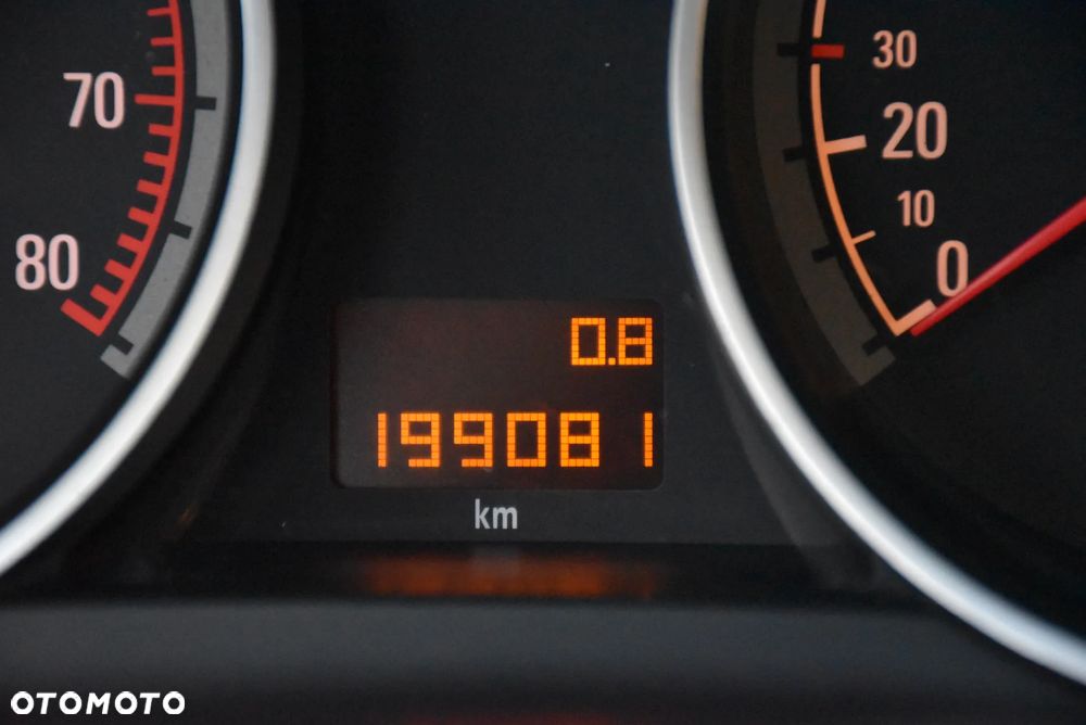 Opel Astra 1.8 Black&White - 14