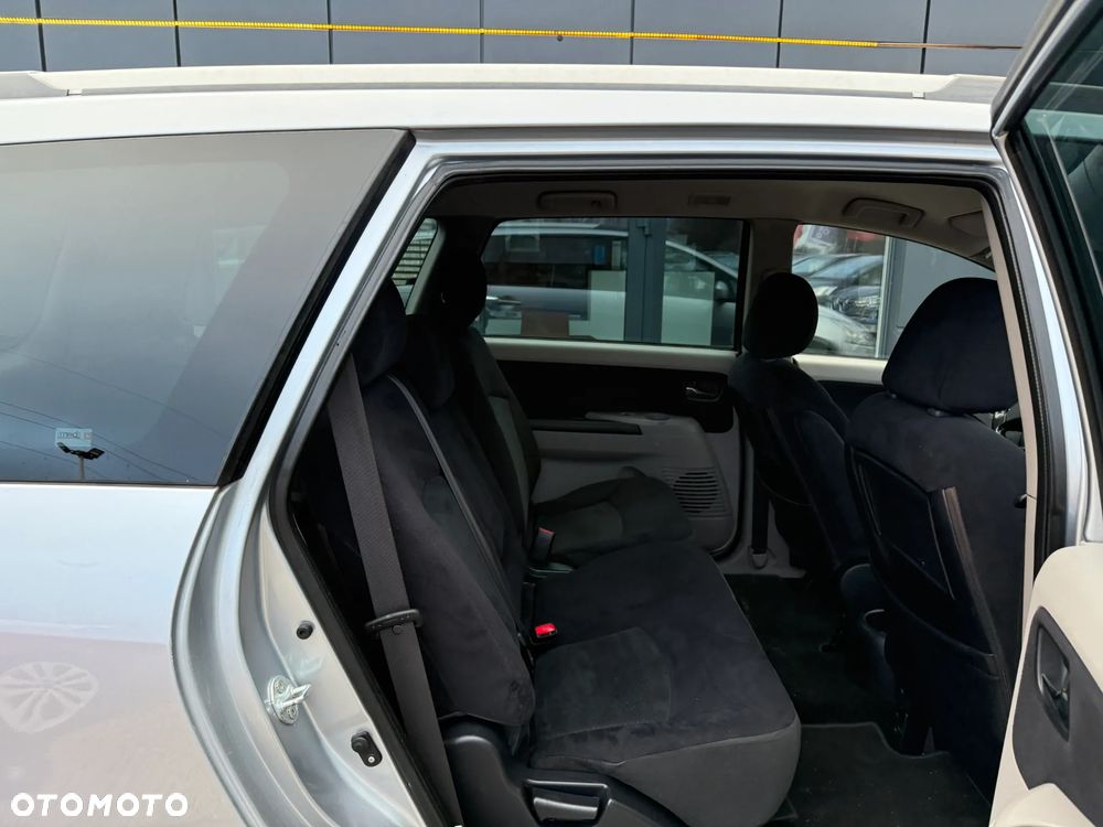 Mitsubishi Grandis 2.4 Inform - 25