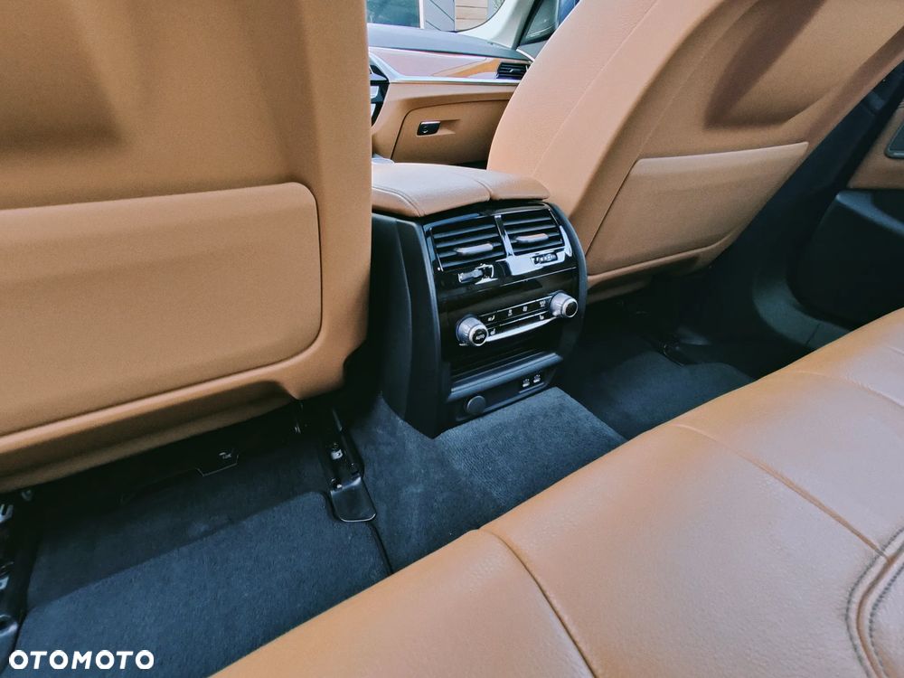 BMW Seria 5 540d xDrive mHEV - 13