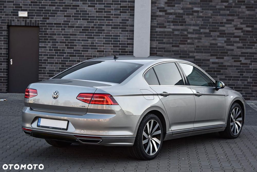 Volkswagen Passat 2.0 TDI DSG BlueMotion Technology R-Line - 24