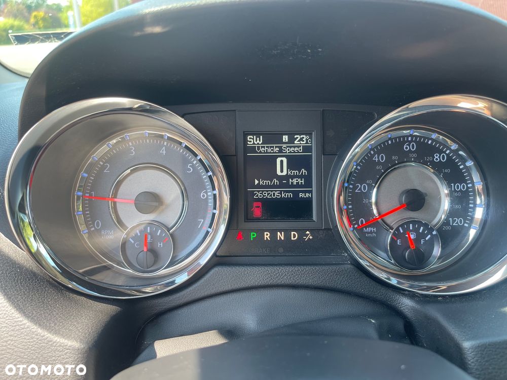Chrysler Town & Country 3.6 Limited - 9