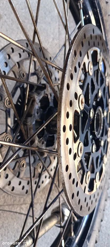 TRIUMPH TIGER 800XC KOŁO FELGA PRZÓD  KIEROWNICA HALOGENY CHŁODNICA SZYBA LICZNIK ZEGARY XRT - 36