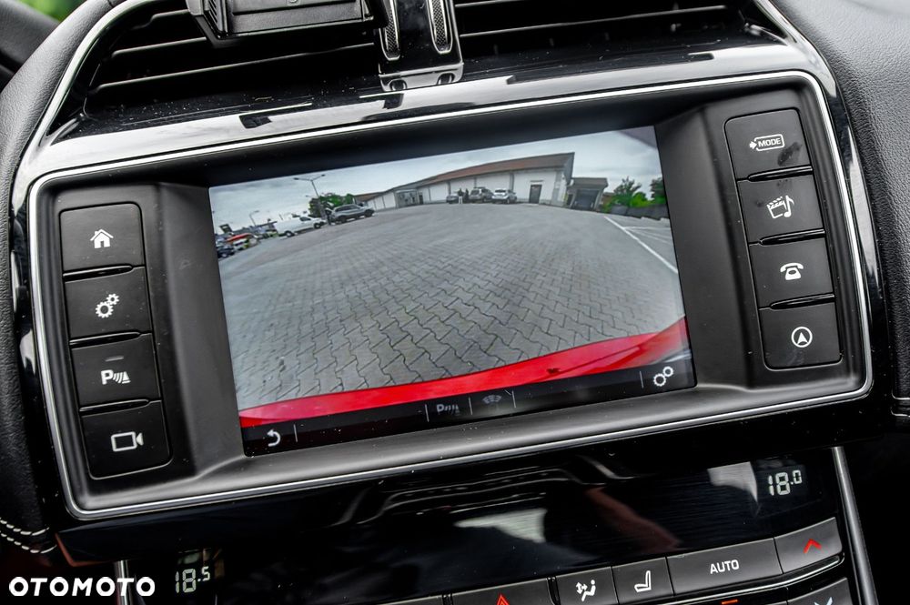 Jaguar XE - 35