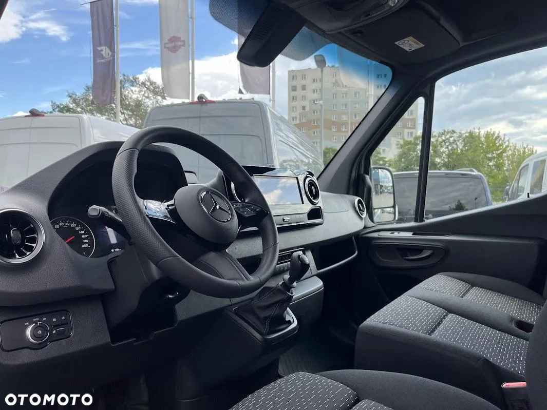 Mercedes-Benz Sprinter - 10