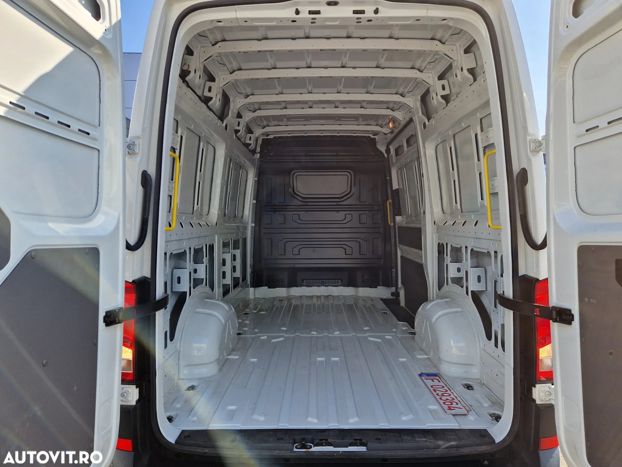 Volkswagen Crafter 3.5 CD Bena L3 FWD 103kW - 9