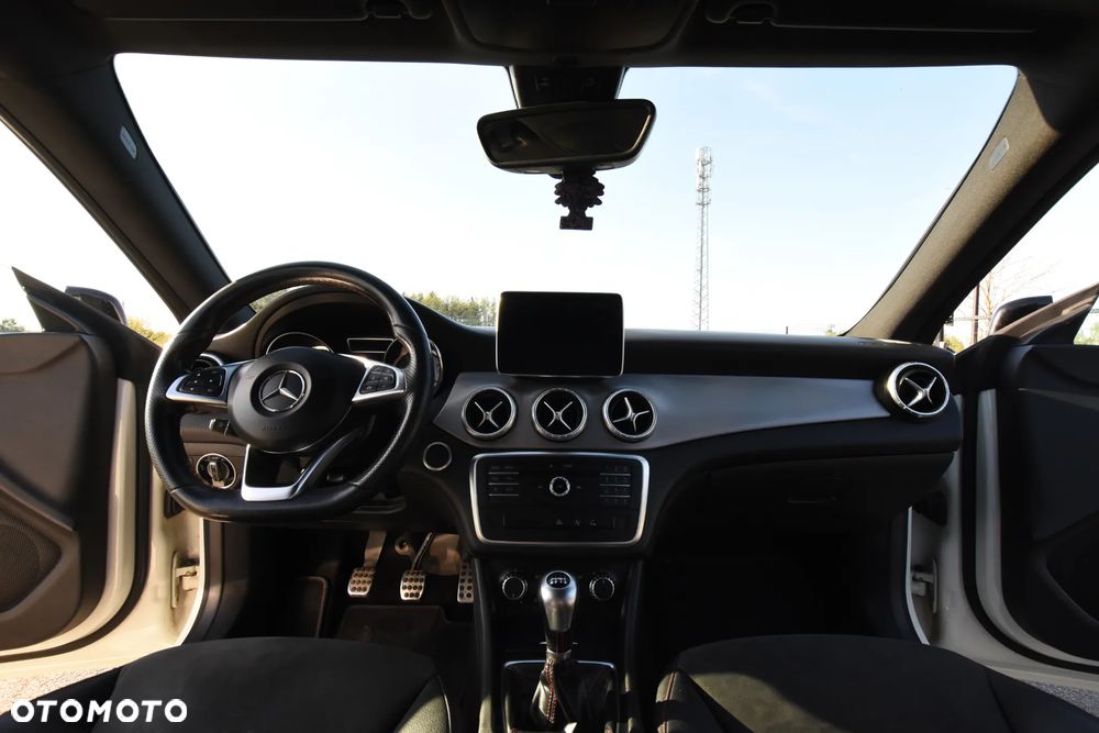 Mercedes-Benz CLA 200 AMG Line - 10
