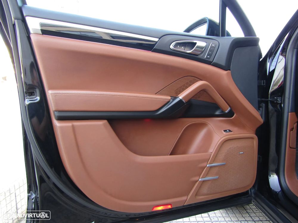 Porsche Cayenne S E-Hybrid - 11