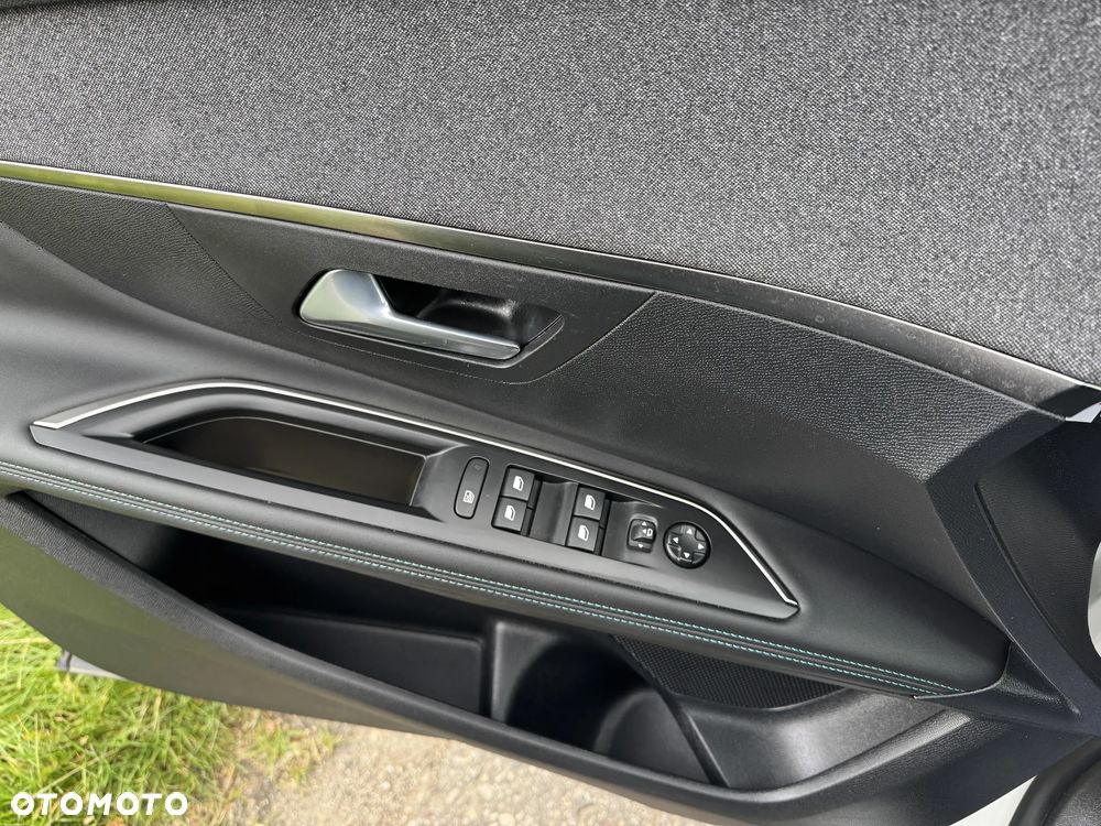Peugeot 3008 1.5 BlueHDi Allure Pack S&S EAT8 - 27
