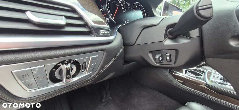 BMW Seria 7 730d xDrive - 31