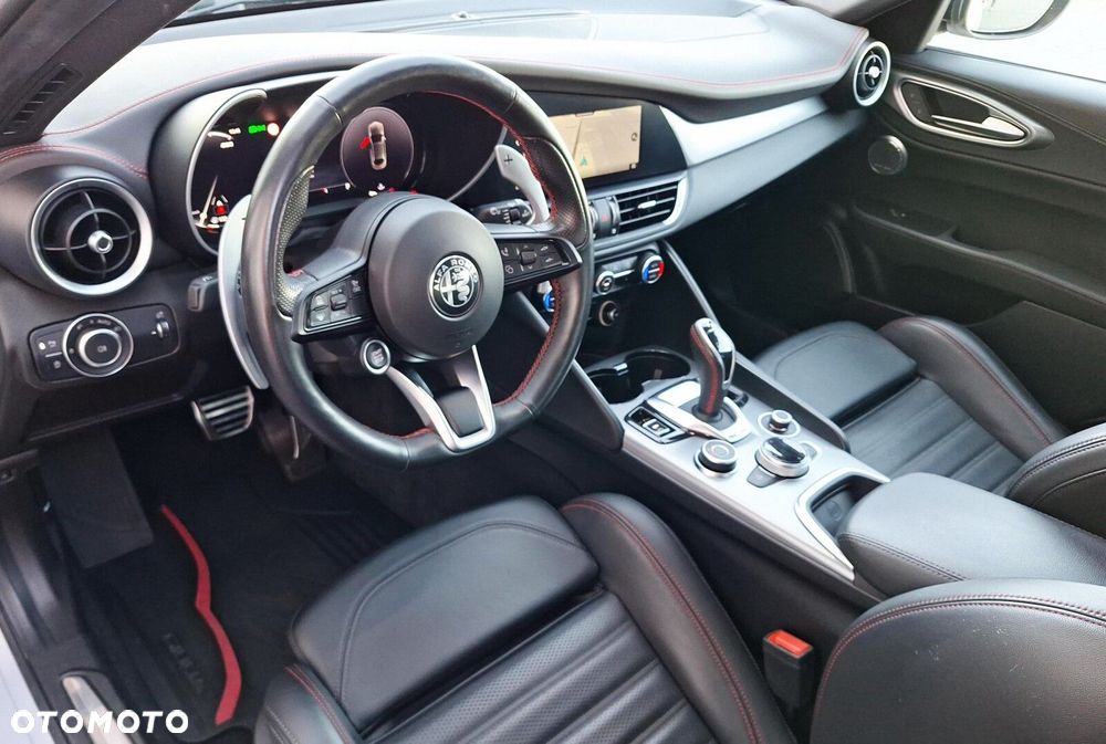 Alfa Romeo Giulia - 10