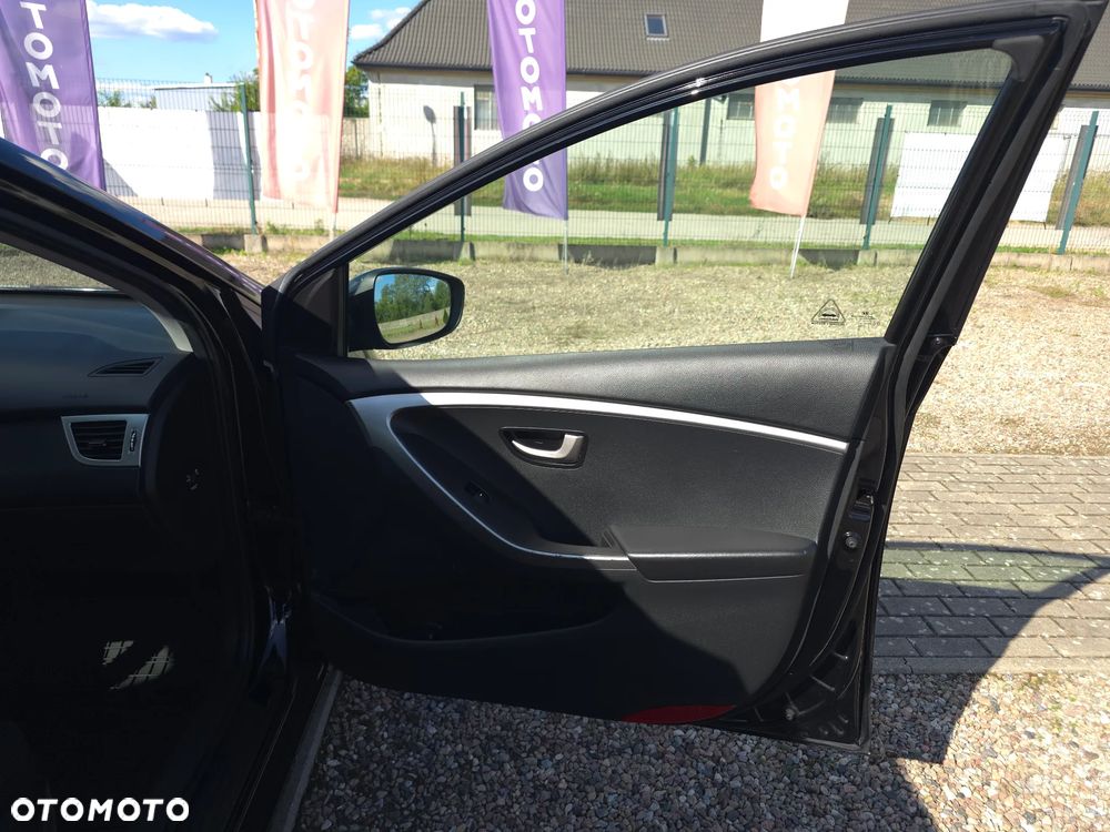 Hyundai i30 blue 1.4 Classic - 13
