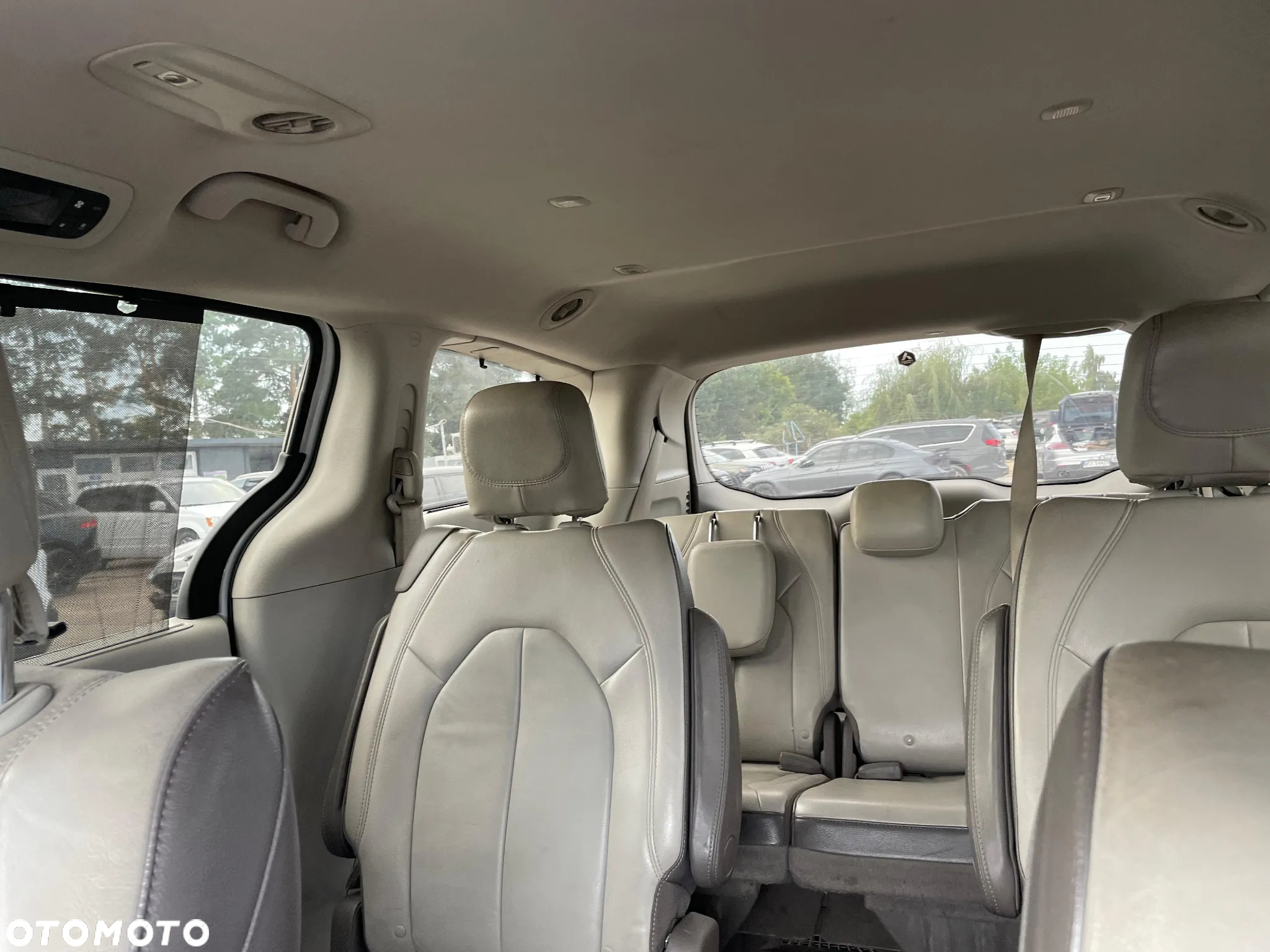 Chrysler Pacifica - 17