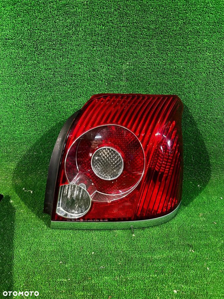 LAMPA TYŁ TYLNA PRAWA TOYOTA AVENSIS T25 SEDAN - 1