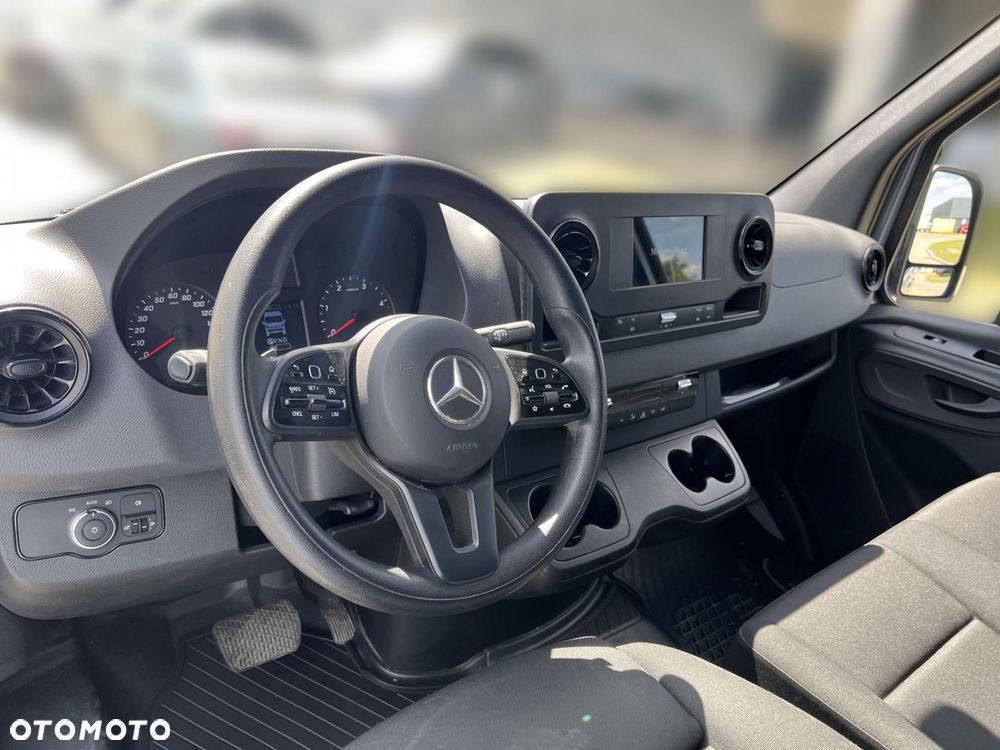 Mercedes-Benz Sprinter - 10