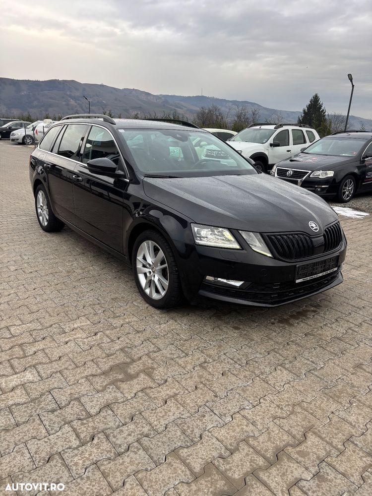 Skoda Octavia 2.0 TDI STYLE DSG - 2