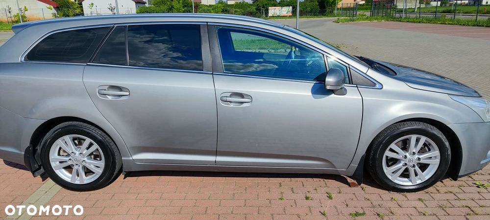 Toyota Avensis 2.0 D-4D - 5