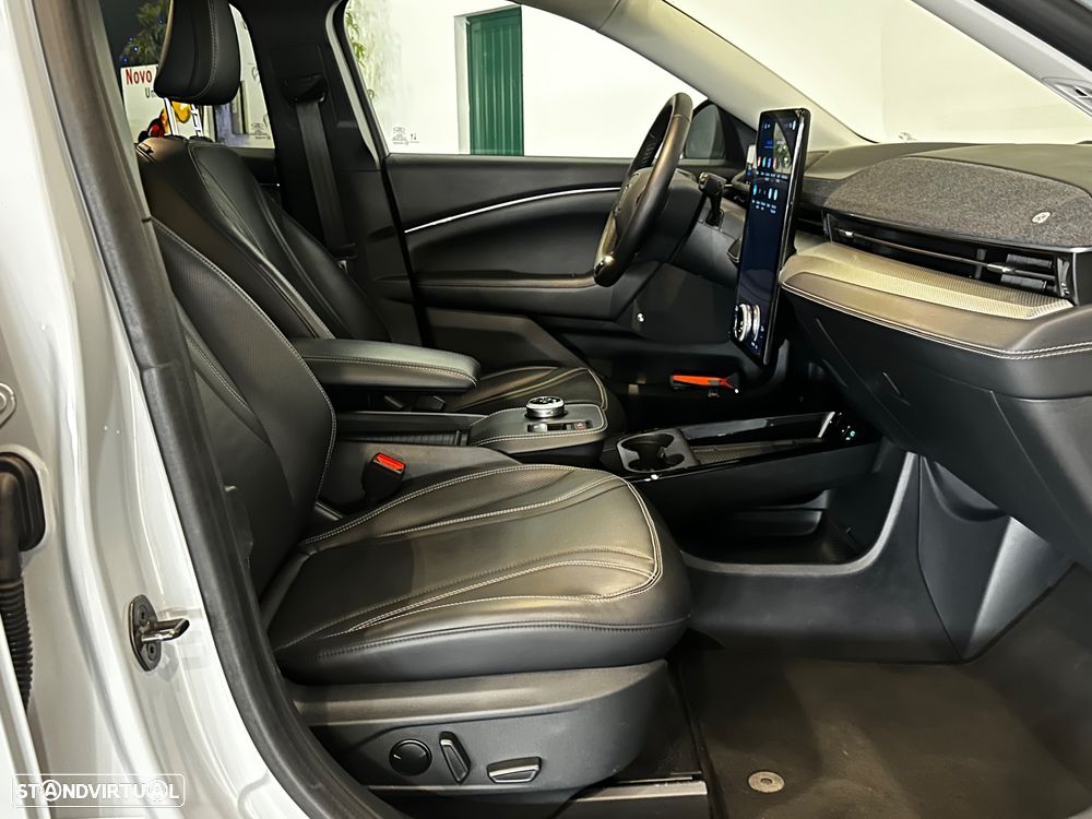 Ford Mustang Mach-E 75.7 kWh Premium AWD - 30