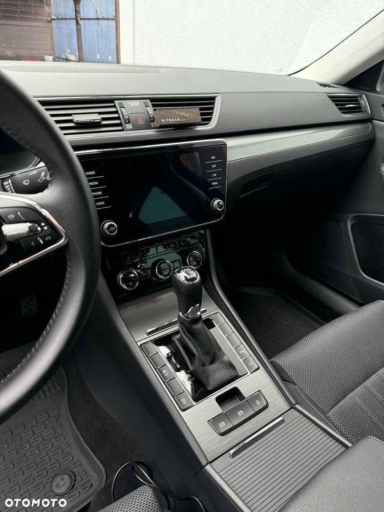 Skoda Superb 2.0 TDI SCR 4x4 Style DSG - 10