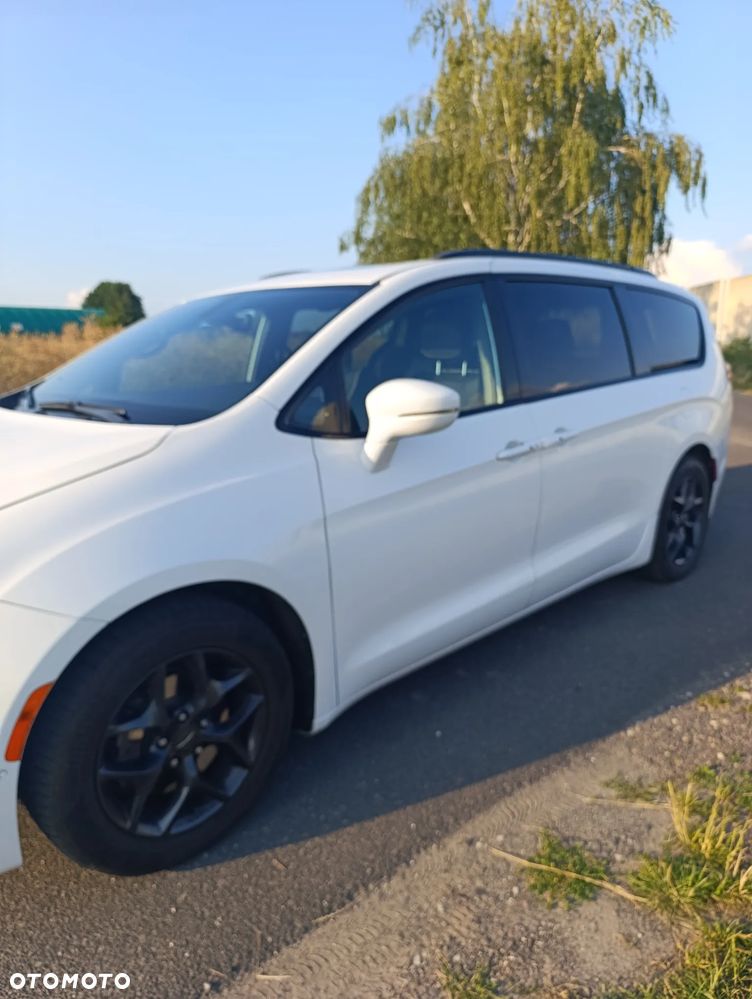 Chrysler Pacifica - 17