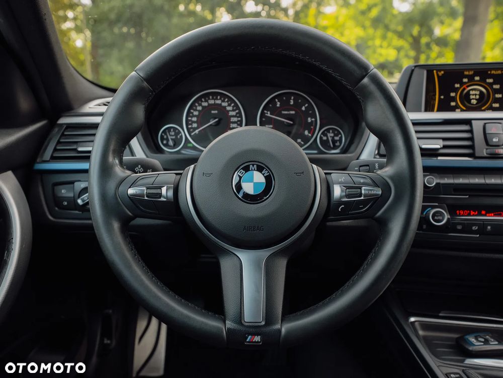 BMW Seria 3 320d xDrive - 27