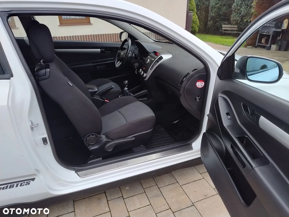 Kia ProCeed 1.4 L - 14