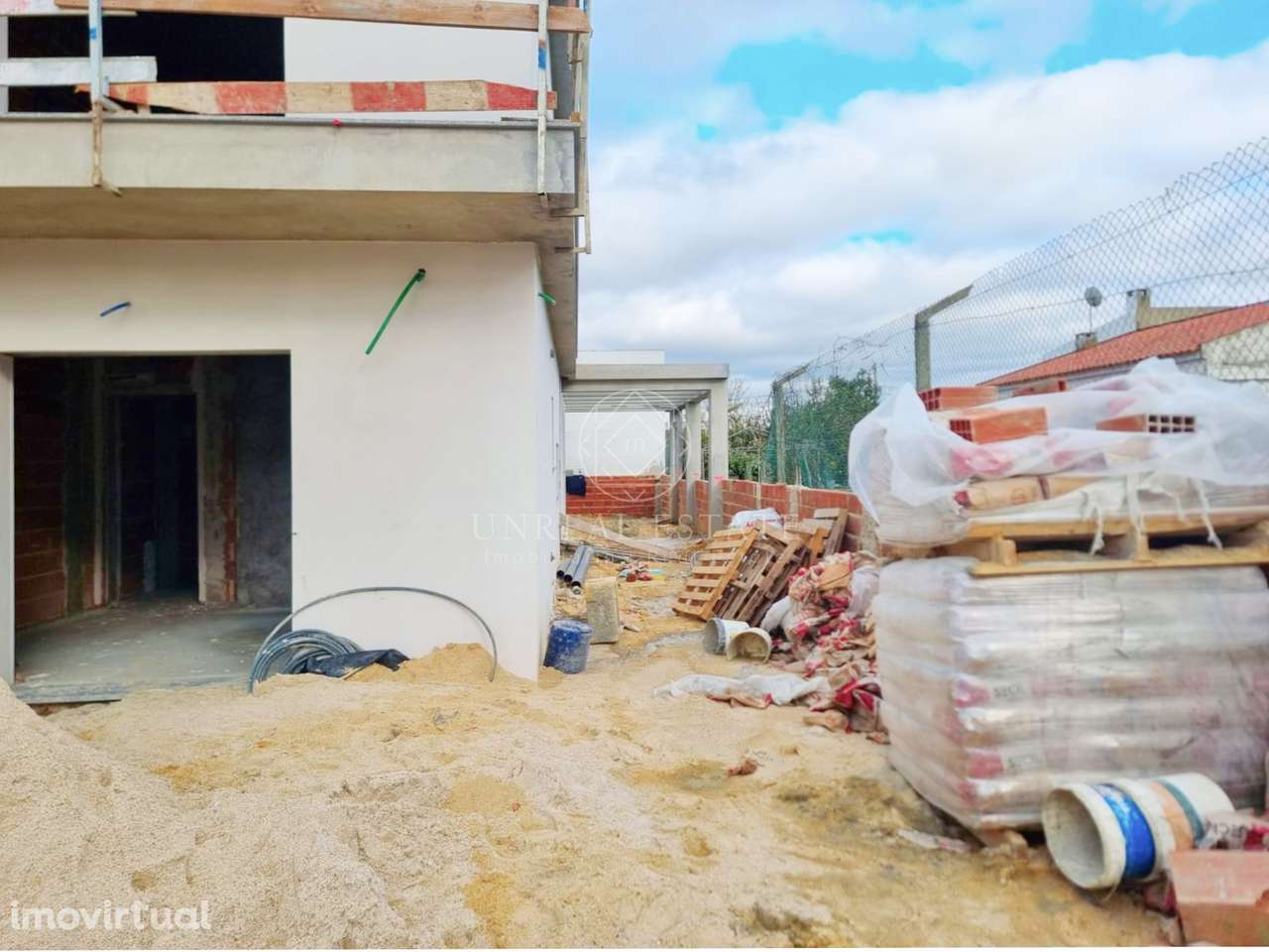 Moradia Geminada T3 com duas Suítes e zona de lazer, localizada no Pin - Grande imagem: 2/31