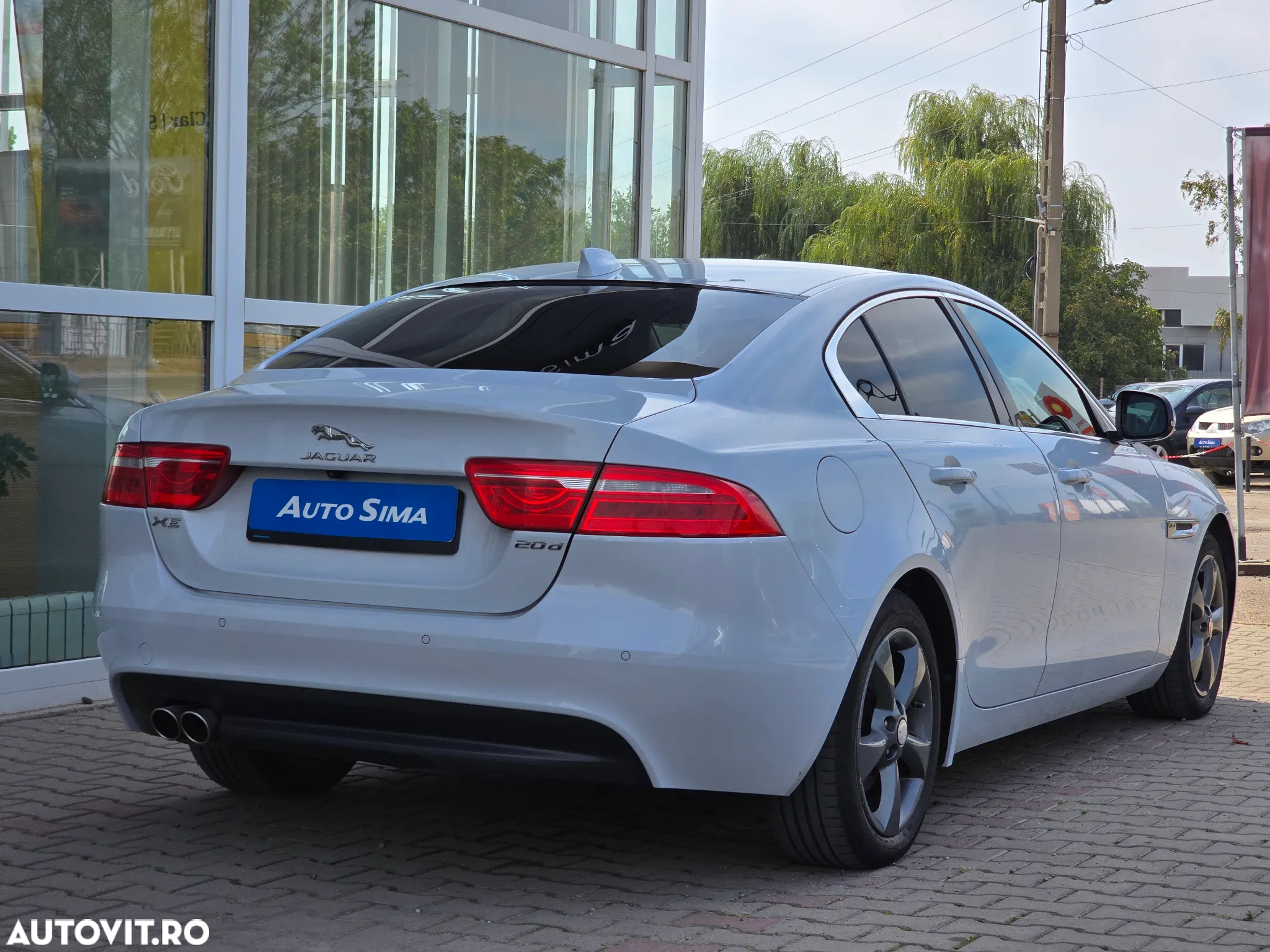 Jaguar XE - 7