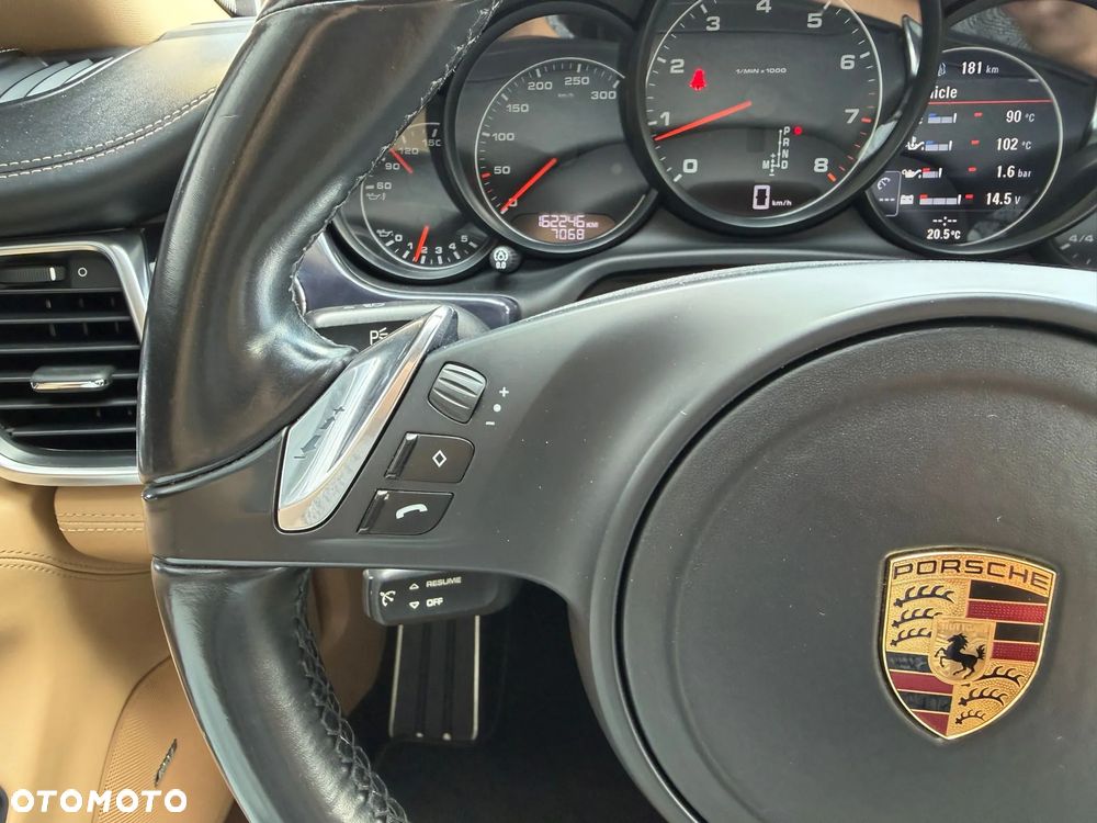 Porsche Panamera 4 - 33