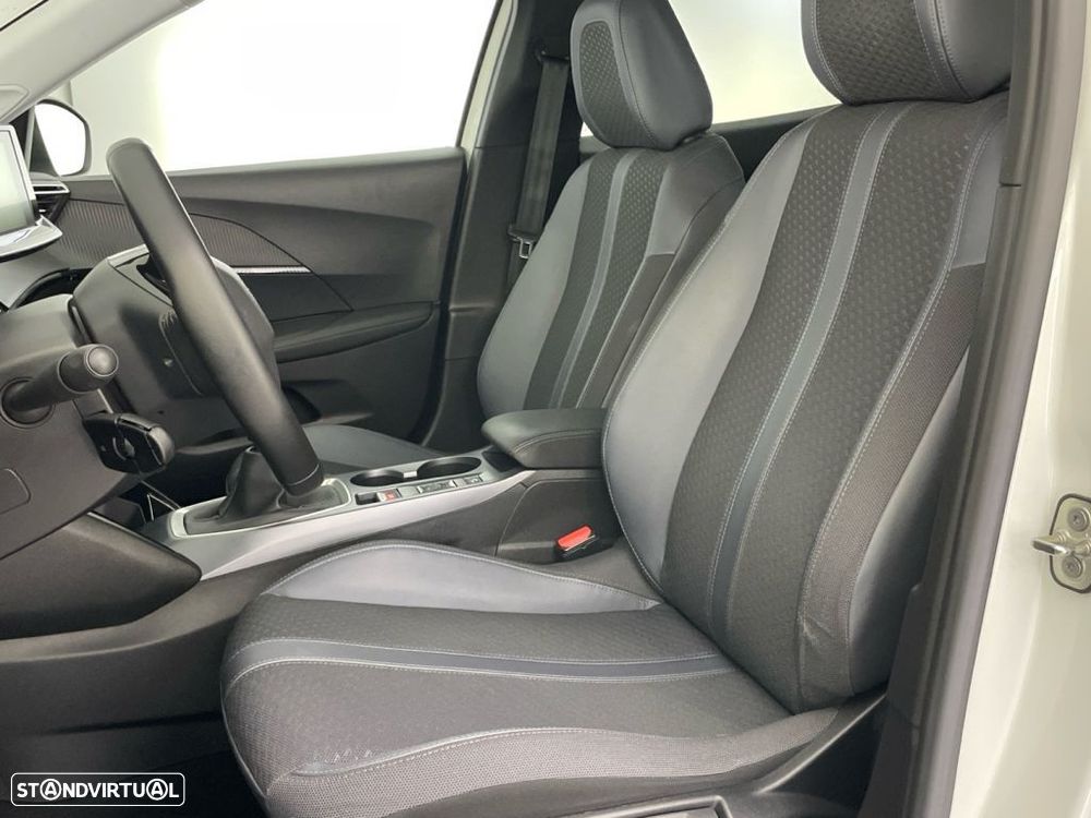 Peugeot 2008 1.2 PureTech Allure - 17