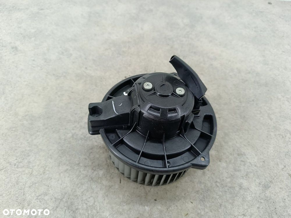 WENTYLATOR NAWIEWU TOYOTA COROLLA VERSO II MF016070-0610 0130101601  BOSCH - 9