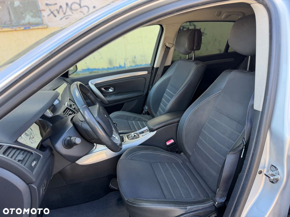 Renault Laguna dCi 150 FAP Start-Stop GT - 26