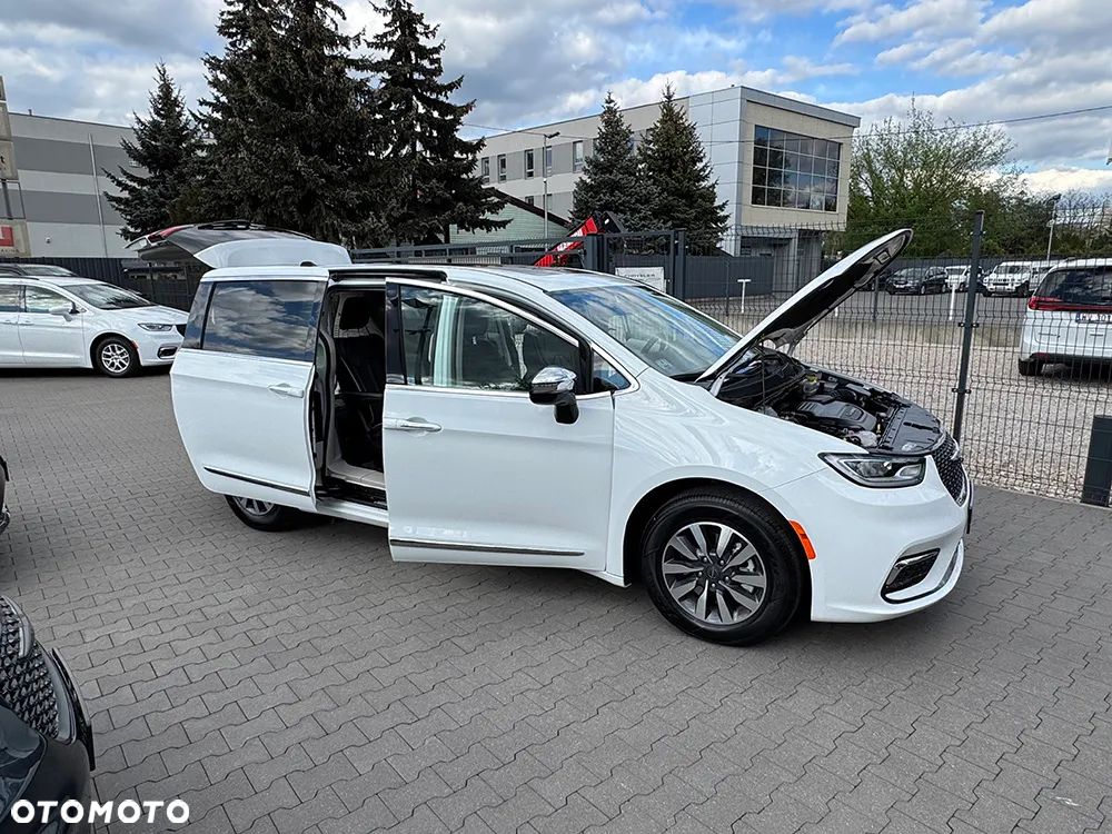 Chrysler Pacifica - 12