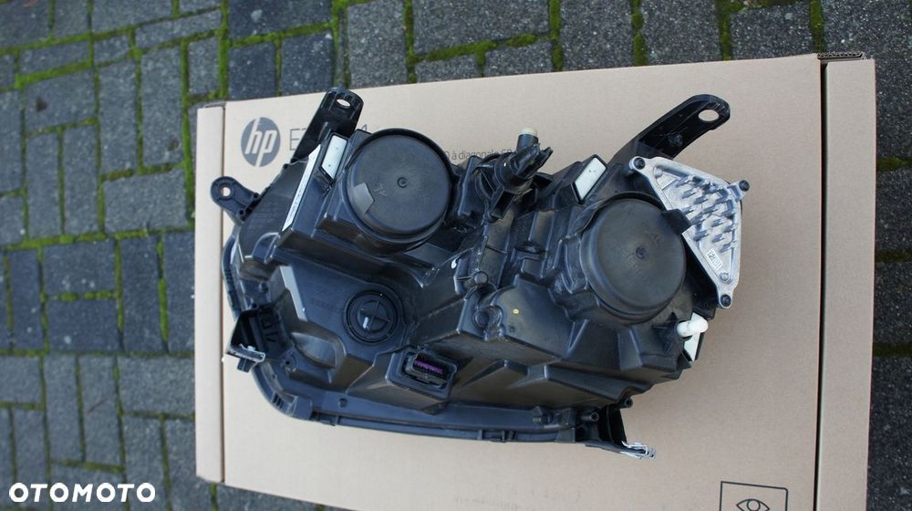 PRZEDNIA LEWA PRAWA LAMPA DACIA DUSTER II - 15