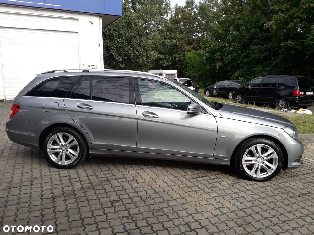 Mercedes-Benz Klasa C 220 CDI 4Matic 7G-TRONIC - 24
