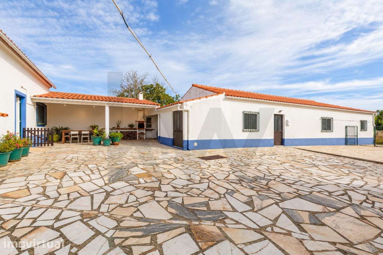 Moradia T3 + T2, dois anexos e 2.000 m2 de terreno | Arrifana, Manique - Grande imagem: 3/41