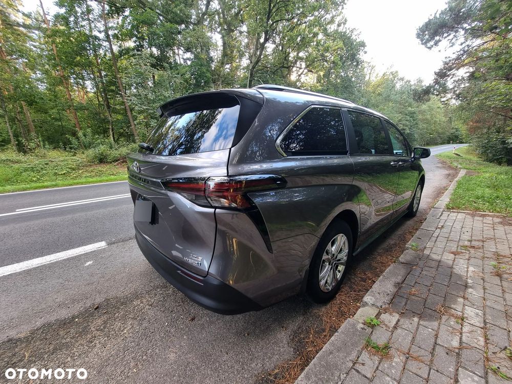 Toyota Sienna - 4