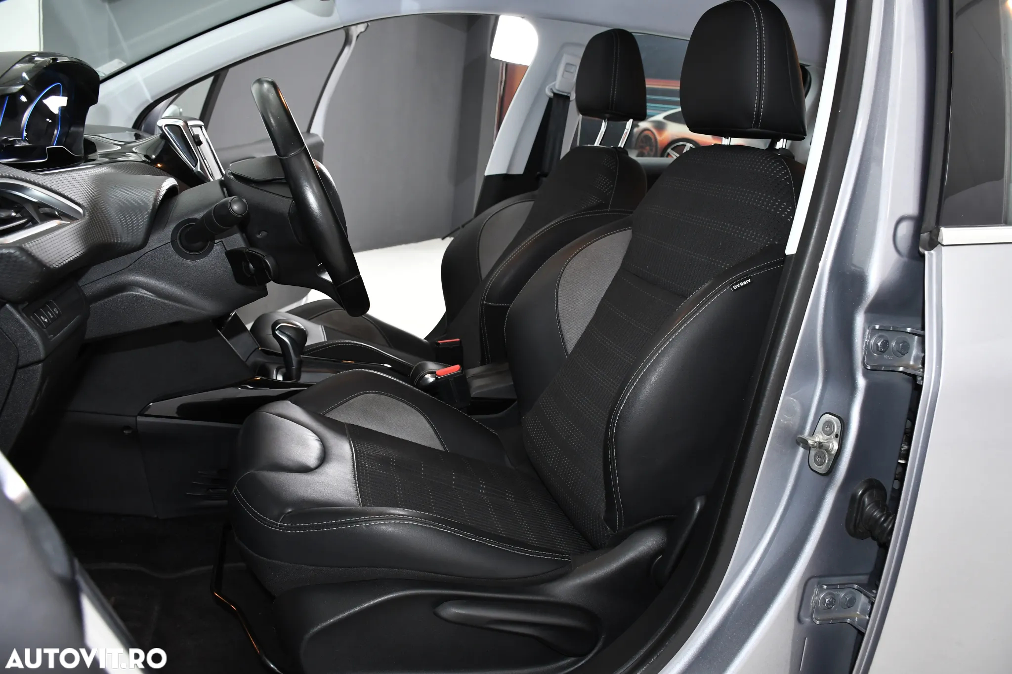 Peugeot 2008 1.2 PureTech Turbo EAT6 S&S Allure - 14