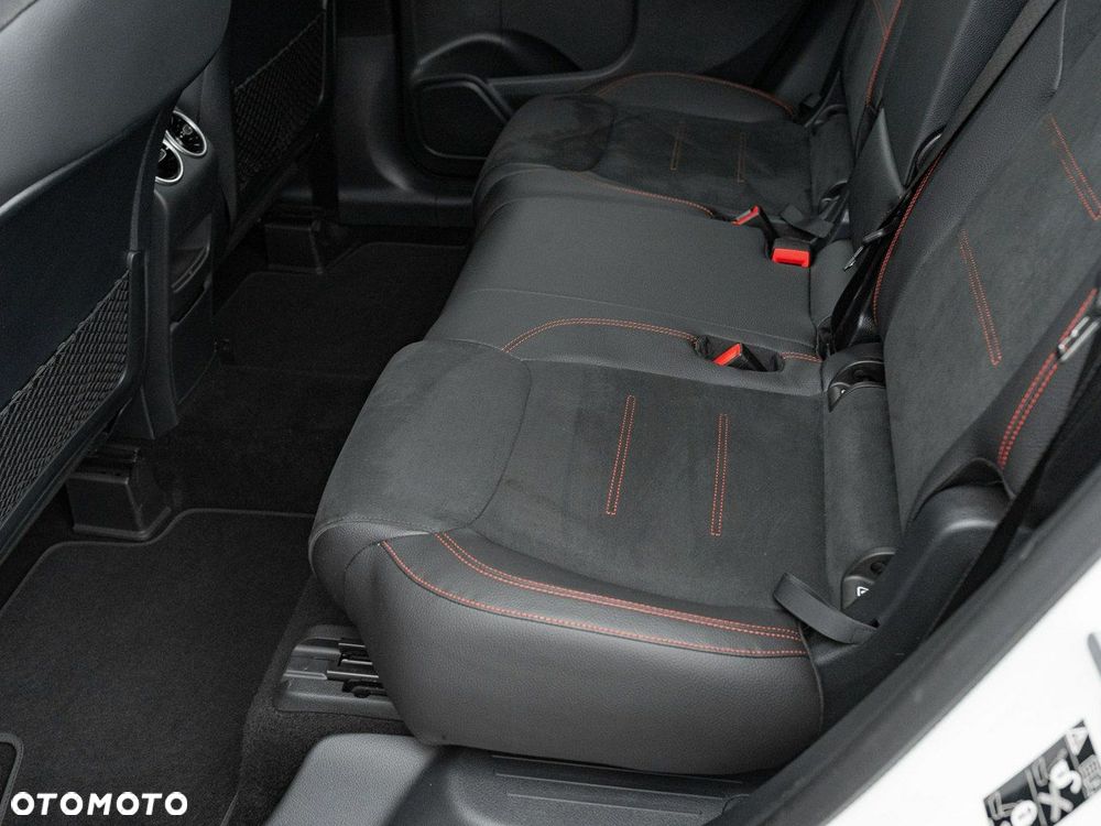 Mercedes-Benz GLB - 25