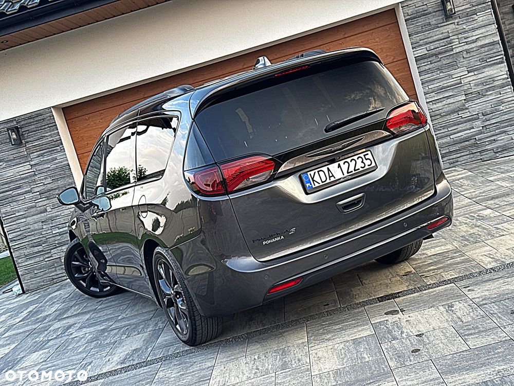 Chrysler Pacifica - 35