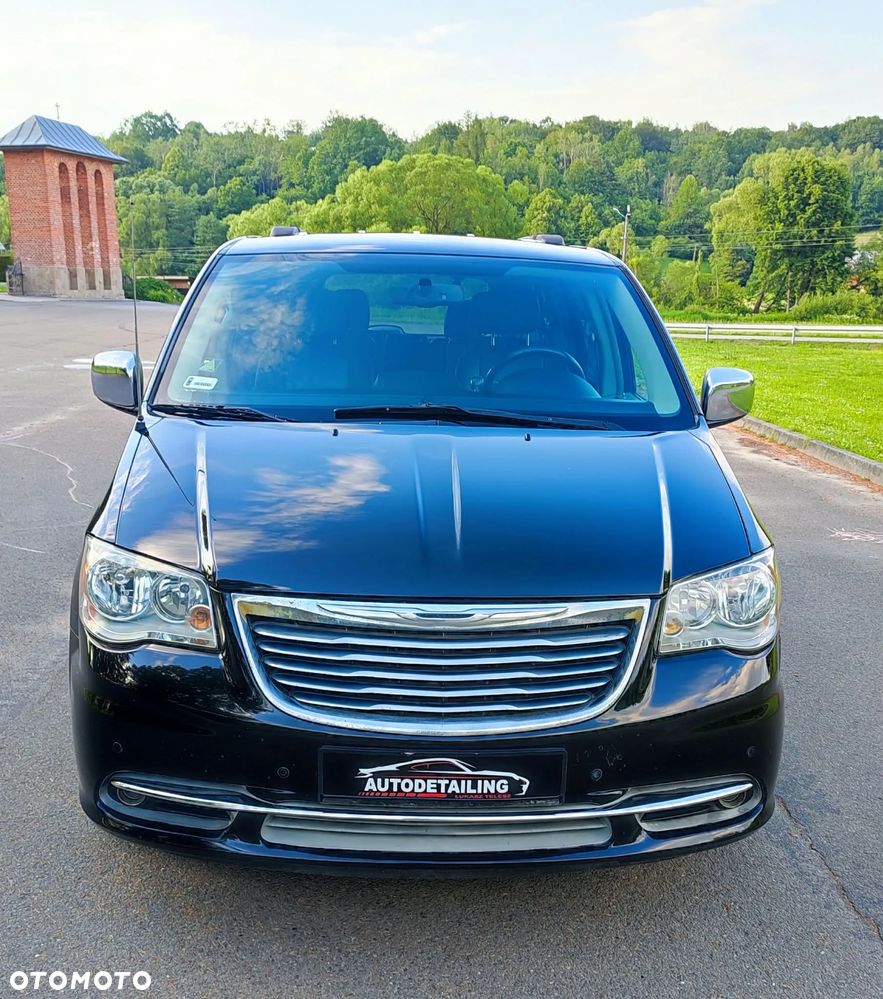 Chrysler Town & Country 3.6 Limited - 14
