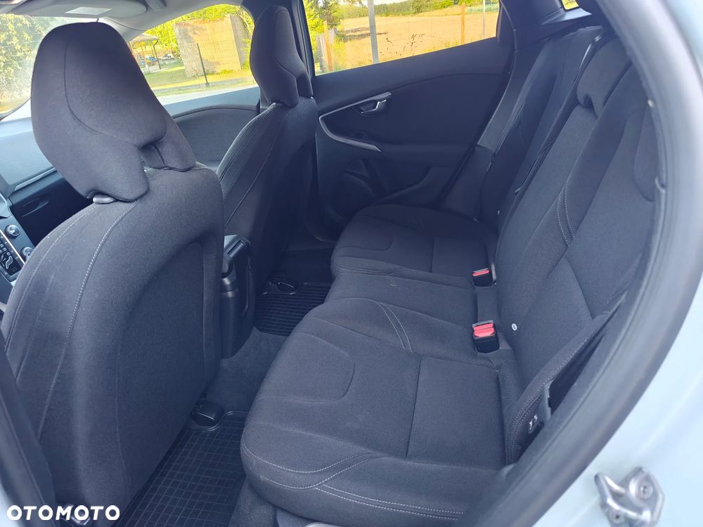 Volvo V40 D2 Drive-E Momentum - 17