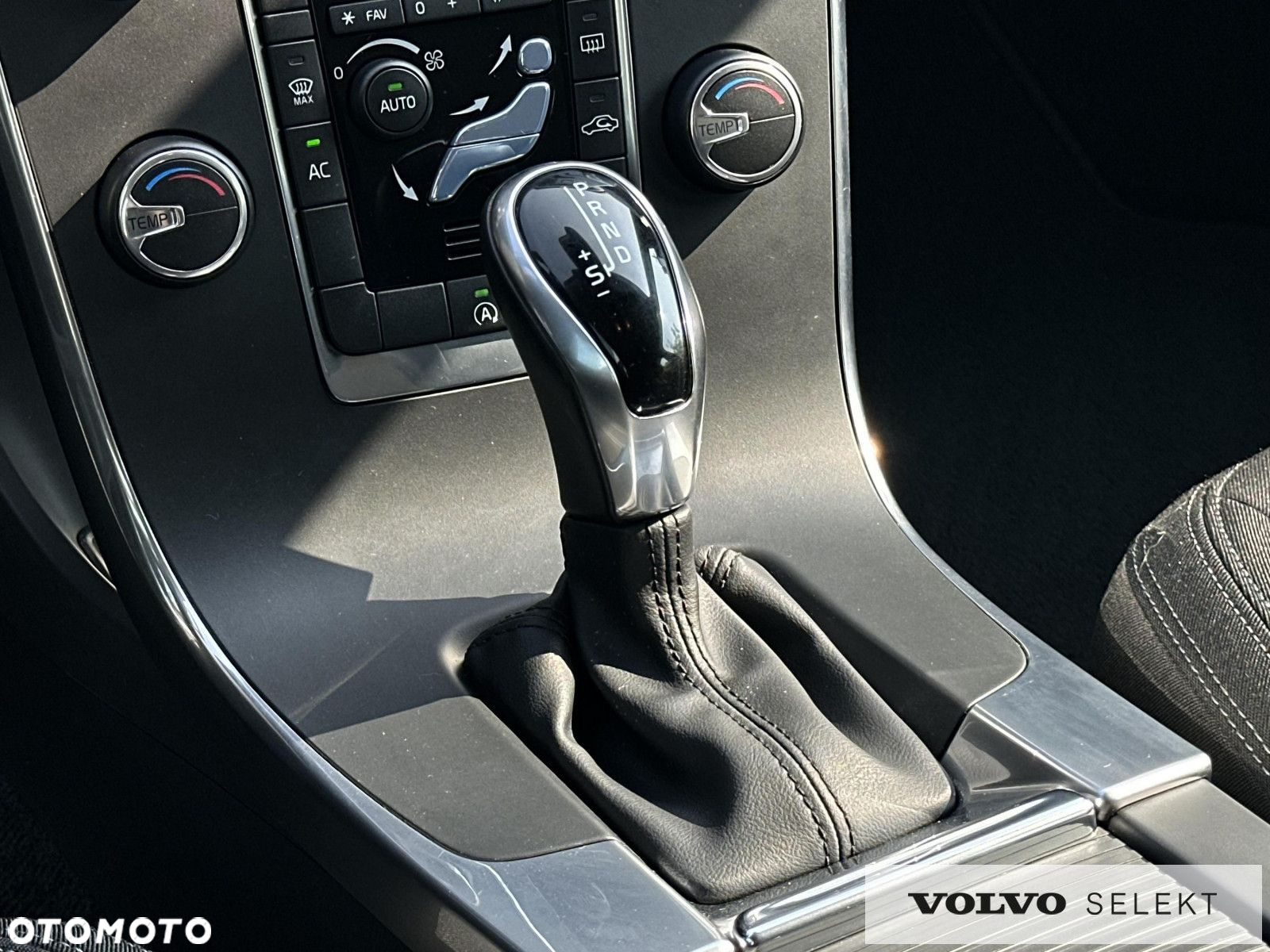 Volvo V60 Cross Country - 16