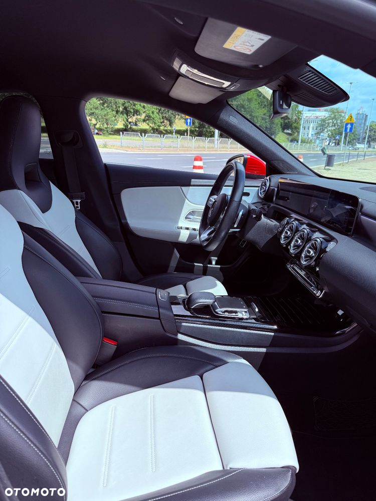 Mercedes-Benz CLA 180 d AMG Line 7G-DCT - 19