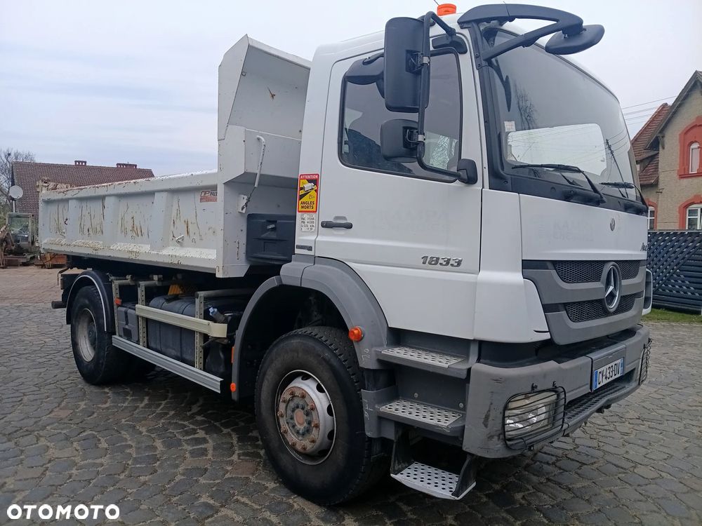 Mercedes-Benz 1833 - 2