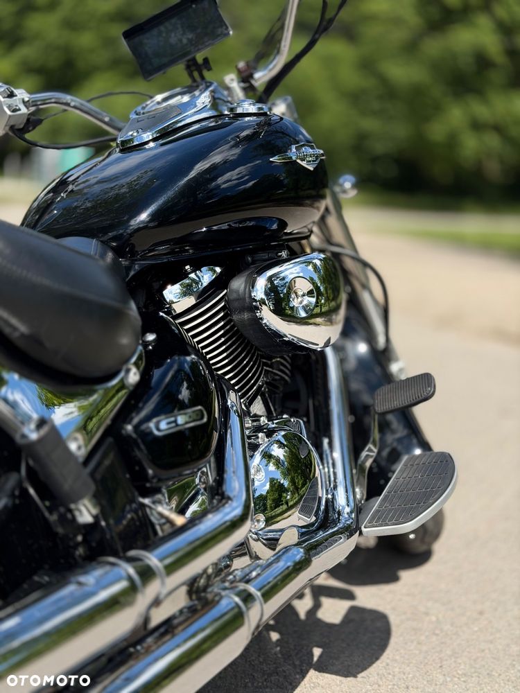 Suzuki Intruder - 20