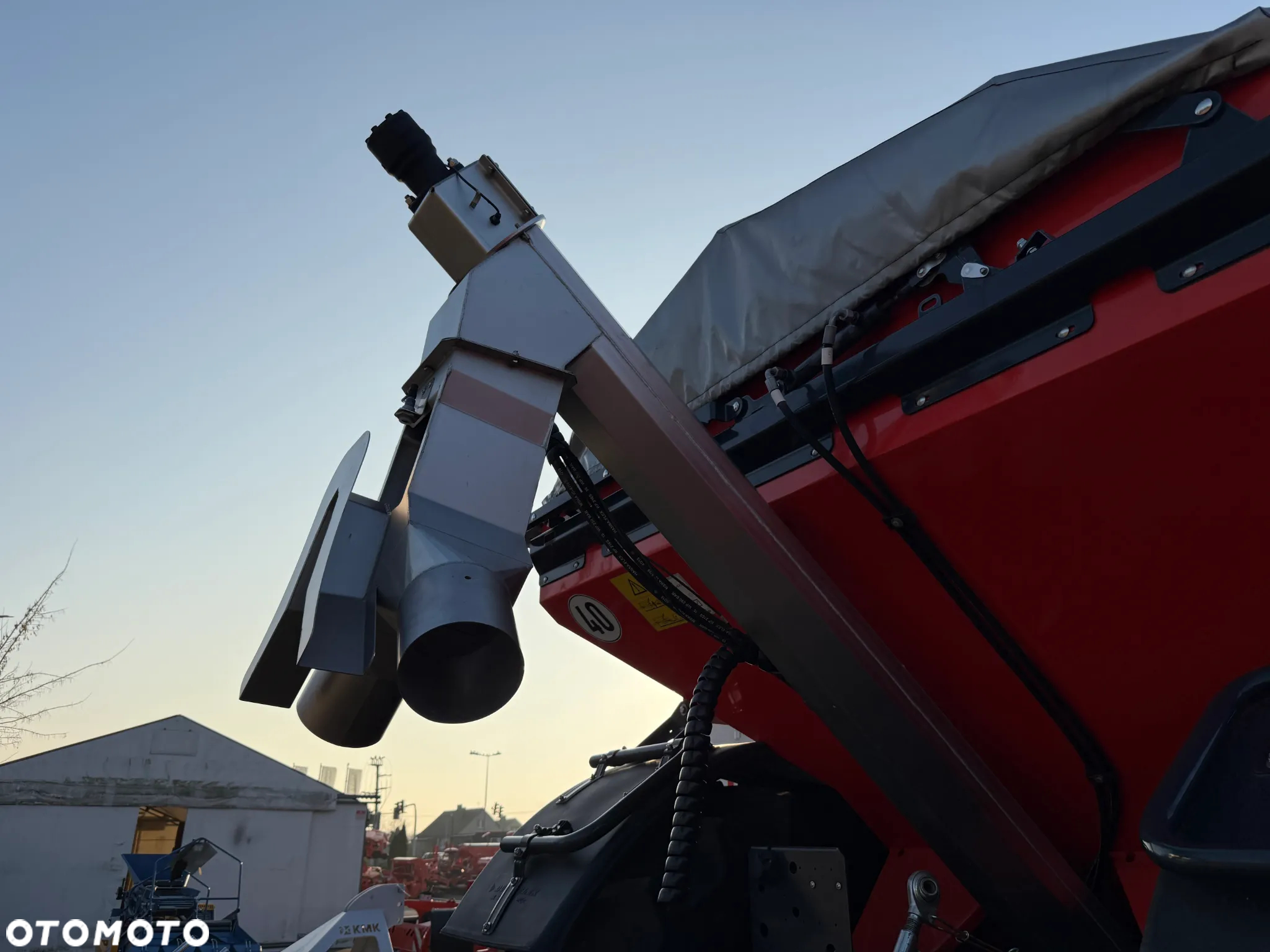 Kuhn Rozsiewacz przyczepa KUHN RAUCH TWS 85.1 - 3