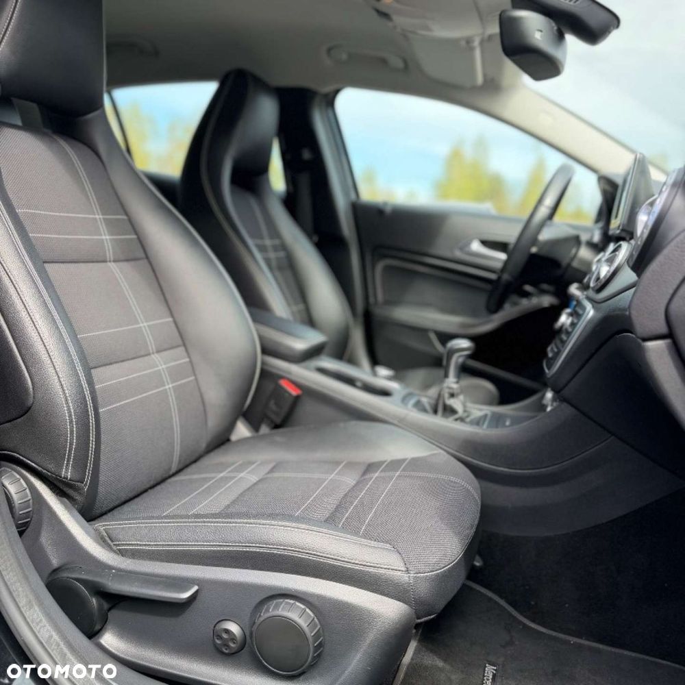 Mercedes-Benz GLA - 32